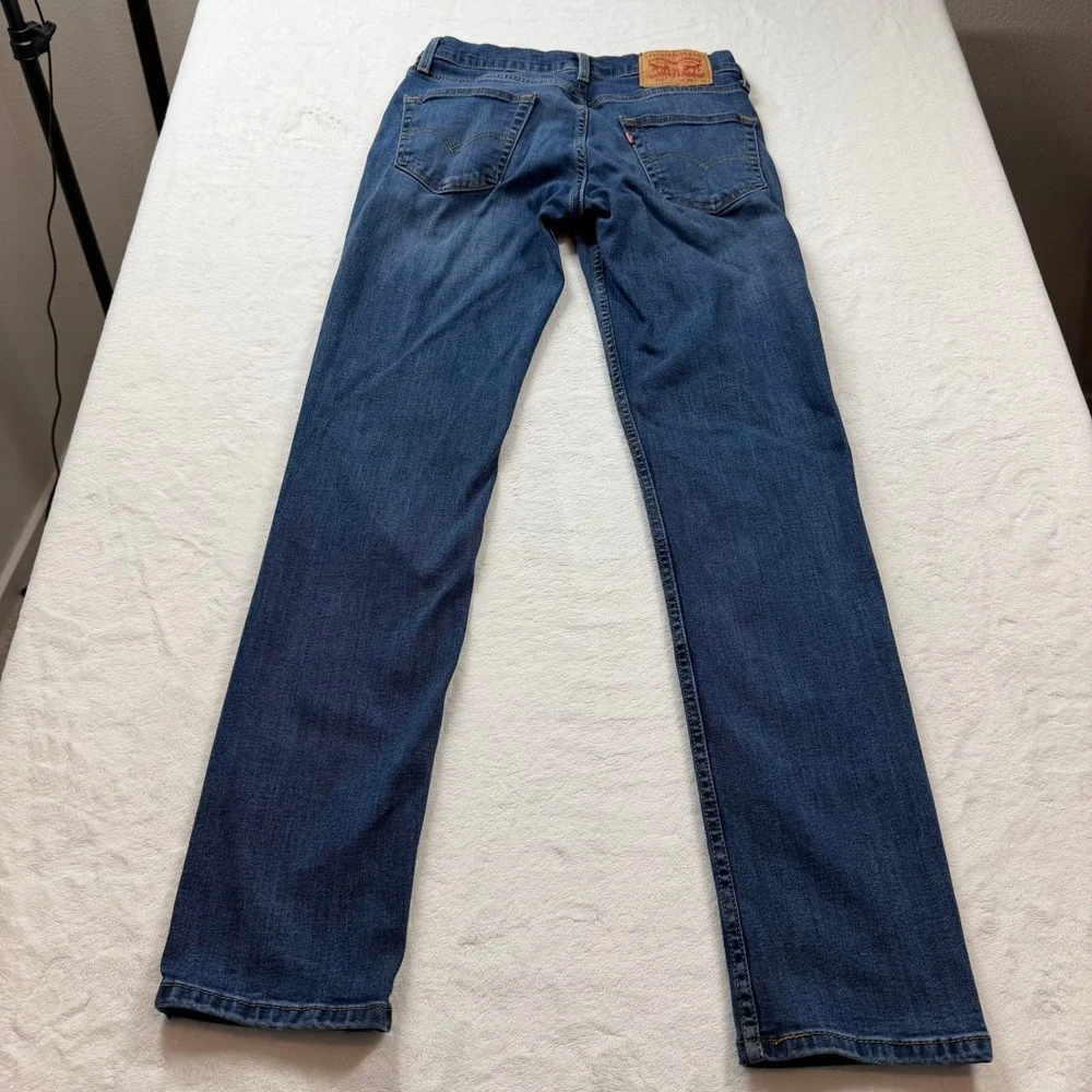 Levis slip into